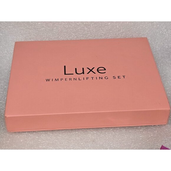 Luxe Eyelash Lifting Kit With User Guide - Picture 2 of 2